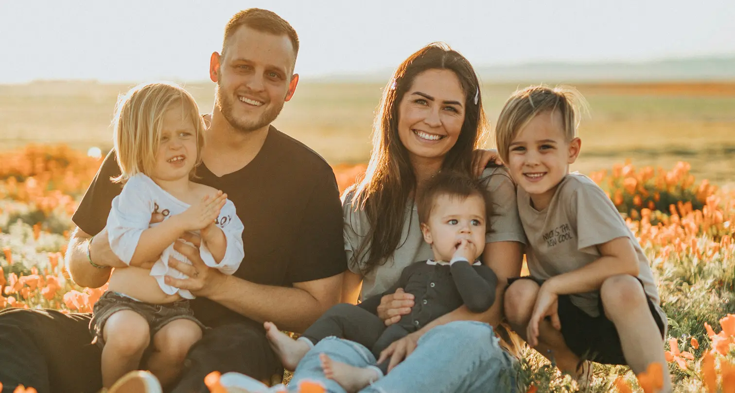 Famille heureuse profitant du Régime canadien de soins dentaires